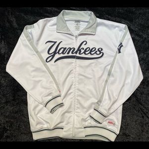 New York Yankee’s MLB full zip jacket (L)
